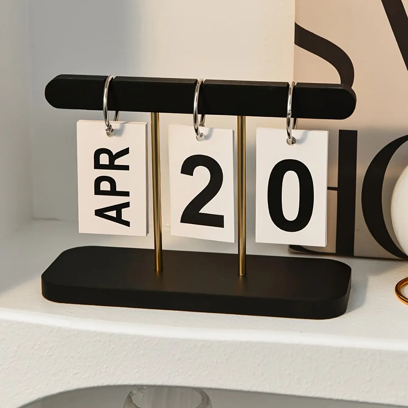 Page-Turning Desk Calendar O3D
