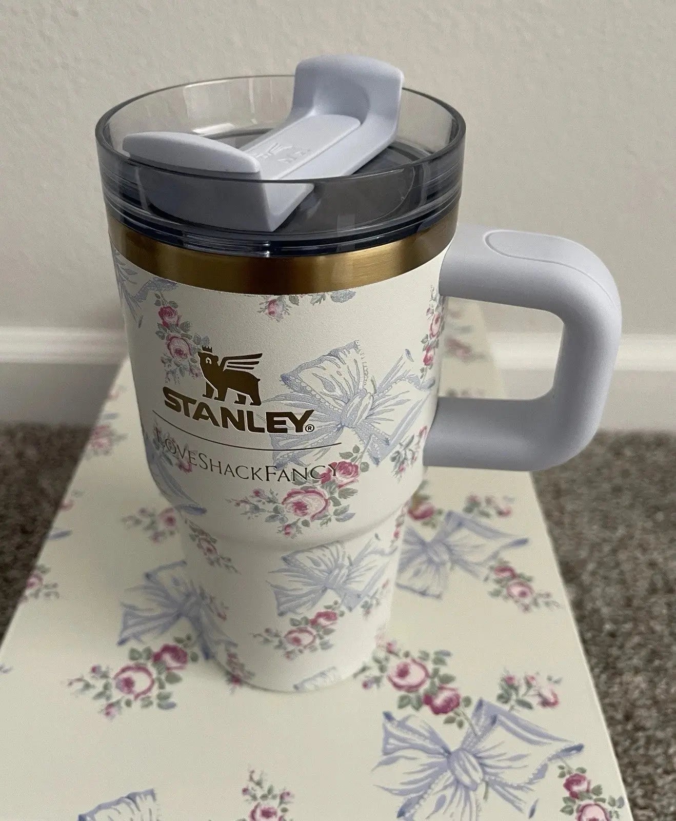 Stanley x LoveShackFancy Tumbler | 20 OZ – Rosa Beaux Blue FlowState Quencher H2.0 AK