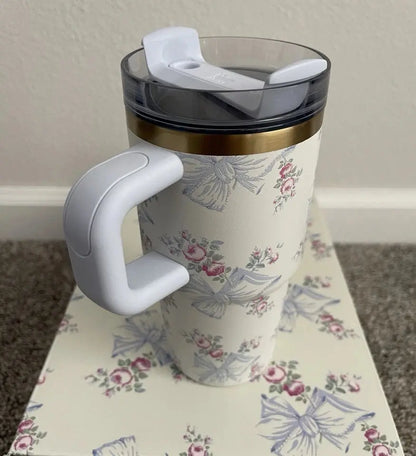 Stanley x LoveShackFancy Tumbler | 20 OZ – Rosa Beaux Blue FlowState Quencher H2.0 AK